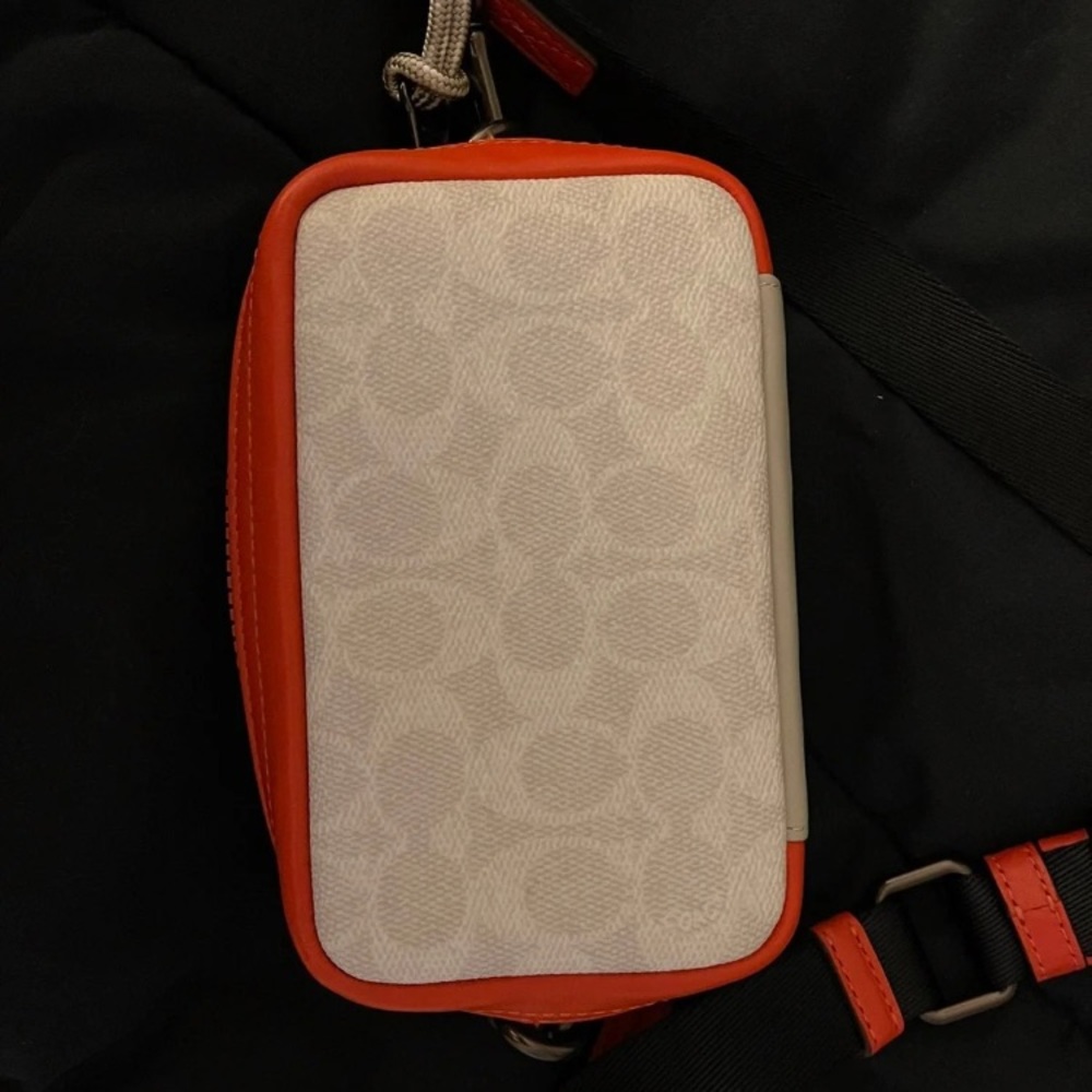 Coach - Picture 2 of 5